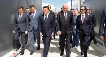莫斯科地区州长Andrey Vorobyov和Rostec负责人Sergey Chemezov在契诃夫开设了一个60,000集装箱的临时储存码头。